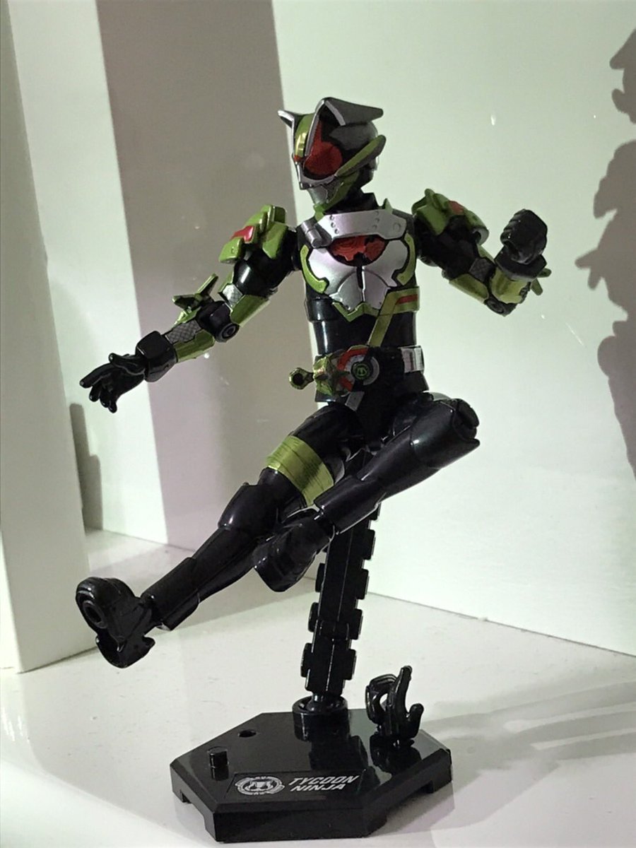 leadlear315's tweet photo. 装動タイクーン！
デザインが最高
特に頭部！
#仮面ライダー
#装動 https://t.co/9Ki0RTl3gd