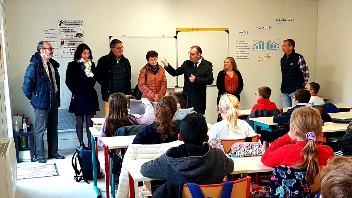 dsden_80's tweet photo. #DASEN80 et #IEN #CircoAmiensSudOuest étaient hier à Conty pour saluer l'investissement remarquable des enseignants, conseillers pédagogiques et partenaires #MairieConty #CC2SO @Somme_fr #MFR @Agri_Gouv pour permettre aux élèves et aux parents de vivre sereinement cette rentrée. https://t.co/tJXrBQqy0G