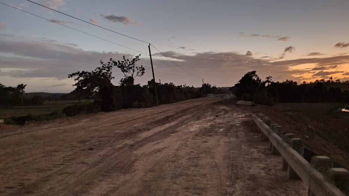 ComunalesMantua's tweet photo. El vial de #Mantua hacia Dimas y Macurijes se le realiza una reparación que ha costado, hoy lo más importante es cuidar mantener esta acción en aras de mejorar la vida de nuestro pueblo. #CubaEsAmor @YoandyCueto @YamileRamosCord @chelin_1987 @RubenRamosPR @LazaroBoza @NiurkaMD73 https://t.co/2cVGdrwn6a