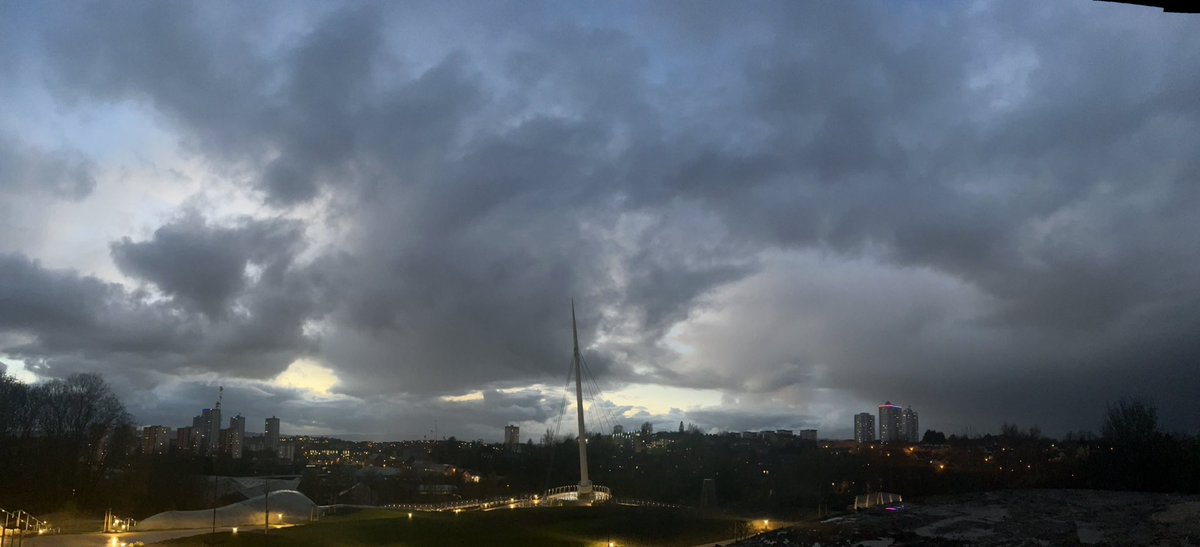 wemakeitglasgow's tweet photo. Not a bad view from the office window while slicing, dicing and recycling #tiles this afternoon… I know, I know, Jammy ballastraids! #manyhandsmosaic #makeitglasgow #stockingfield #stockingfieldbridge https://t.co/z69gUVirar