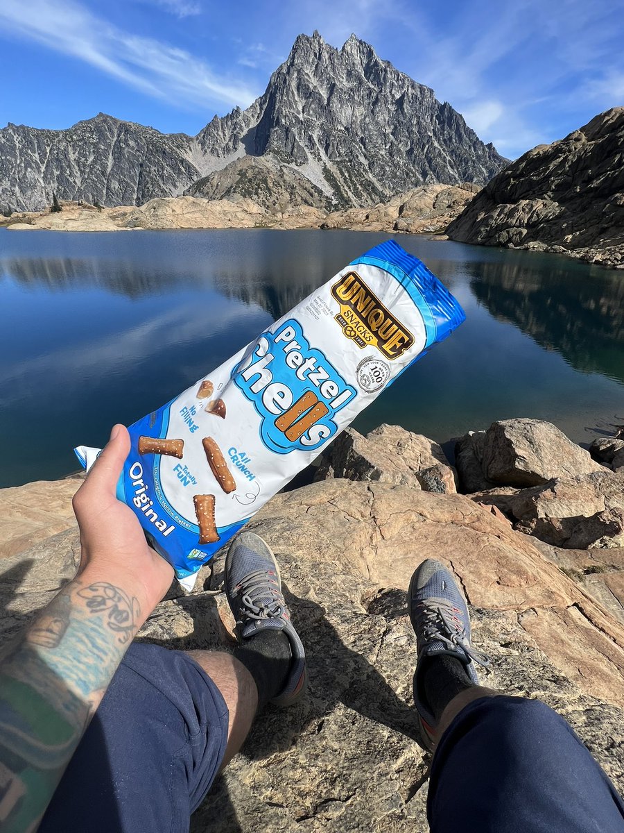 These pretzels. Are my making me thirsty! (Clearly Canadian to quench not shown) two of the best things that made this perfect spot even better. <a href="/UniqueSnacksUSA/">Unique Snacks</a> is becoming one of my favorite travel companions. 🥨 🖤