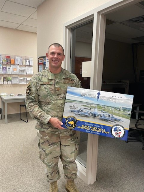 volkfieldangb's tweet photo. Major David Elsing visited with some of the local business that helped with our annual Northern Lightning exercise this past year.  ⚡️  Thank you for your continued support and assistance during our exercises 🇺🇸 

#volkfield #volkfieldairnationalguardbase #volkfieldangb https://t.co/busWMFknFq