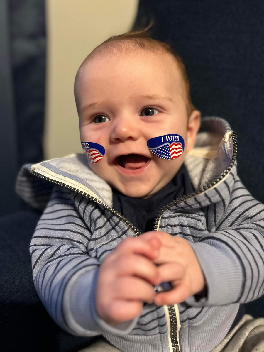 Omg, my little great nephew went with his Mom to vote. 

So adorable!!