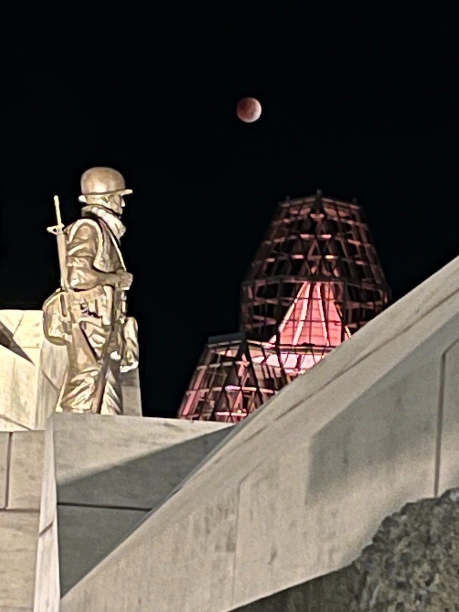 #BloodMoon over the Canadian Peacekeeping Monument in #Ottawa