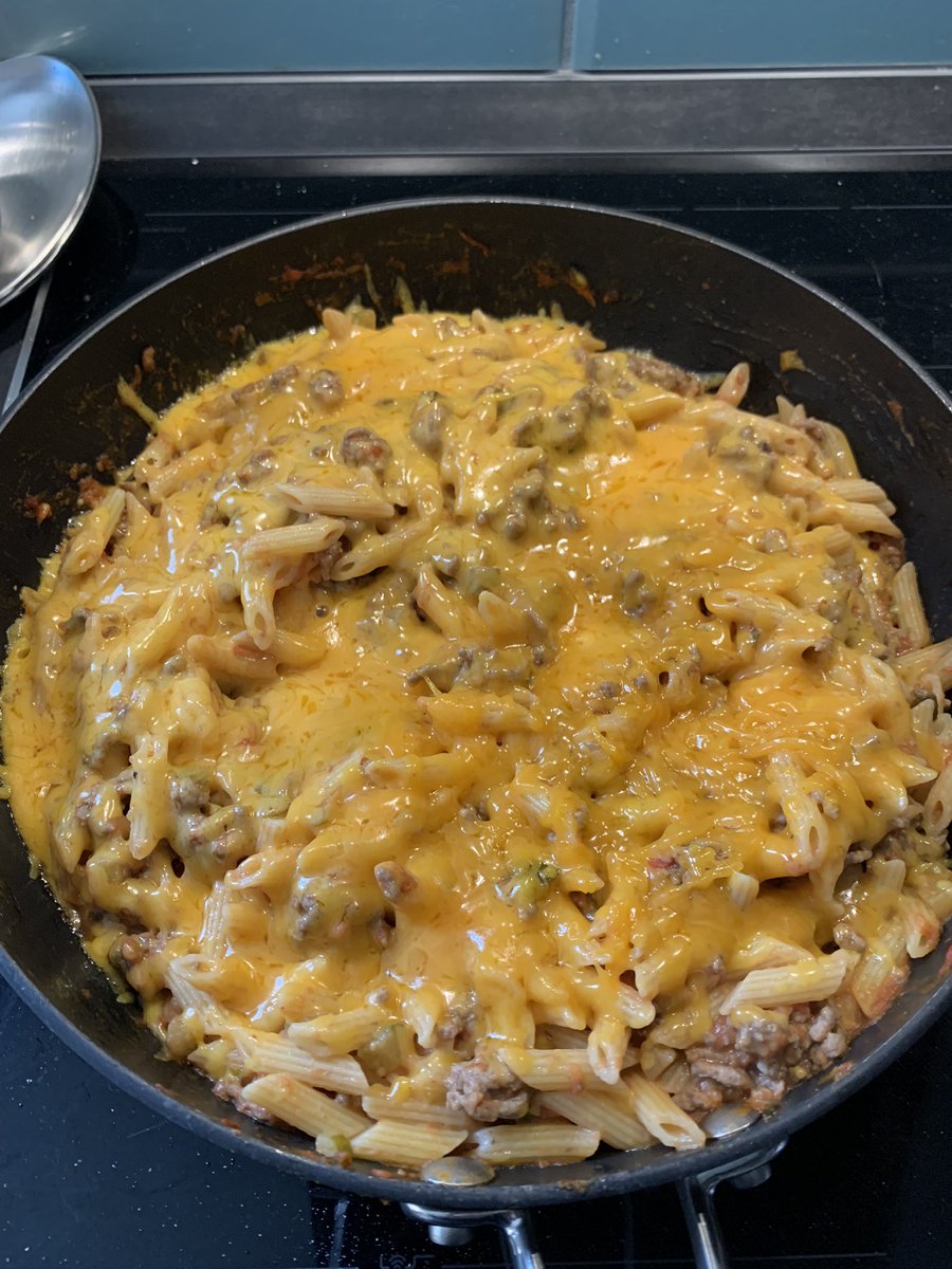 Hoturi_Hanzo's tweet photo. Today I tried something new for me. Cheeseburger pasta - I would call it success 😃 https://t.co/pxSMeBxWHe