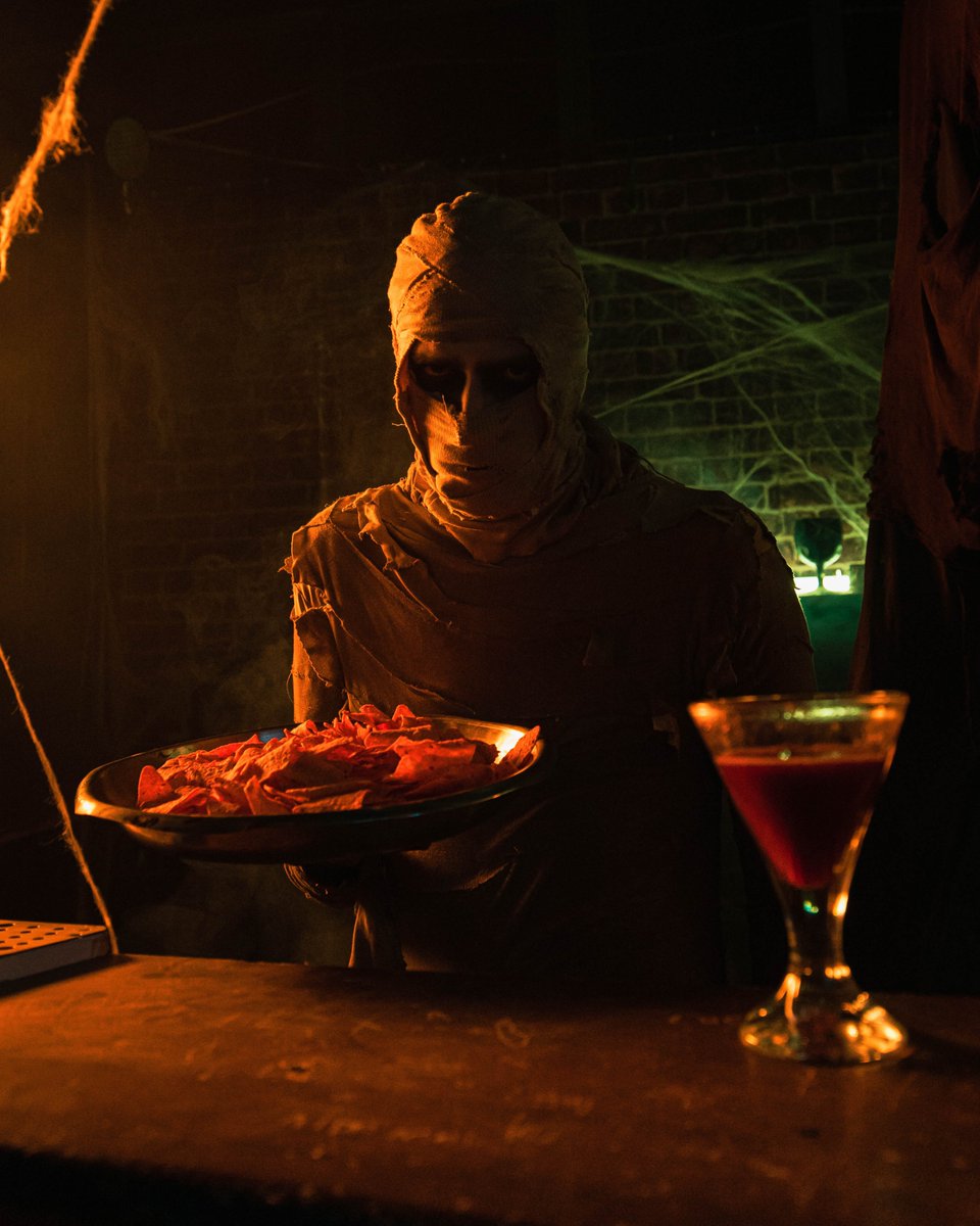 Un petit repas 🍕 en tête-à-tête avec mes sbires, ça vous tente ? 😈

Et oui, chez moi on crève de 𝖕𝖊𝖚𝖗 ... Et j'espère que vous vous nourrissez 𝖙𝖔𝖚𝖏𝖔𝖚𝖗𝖘 de votre frayeur ! 🧟‍♂️

#DrMystic🟣
____
#WalibiRA #Walibi #WAAAlloween #ThemePark #Halloween #Halloween2022