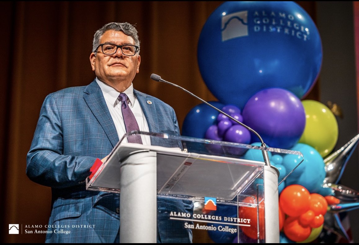 FrancSolisSATX's tweet image. #ImFirstGen “I am not a product of my circumstances. I am a product of my decisions.” -Covey.