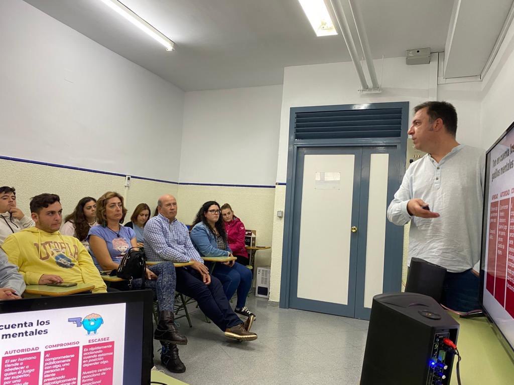 🚀Este mes estamos desarrollando un bonito proyecto formativo en el IES Aguilar y Cano (Estepa) 

✅ Despertando las inquietudes en marketing digital
👉 Presencia en internet para empresas
👉Herramientas de gestión de redes sociales
👉Estrategia digital para tu negocio