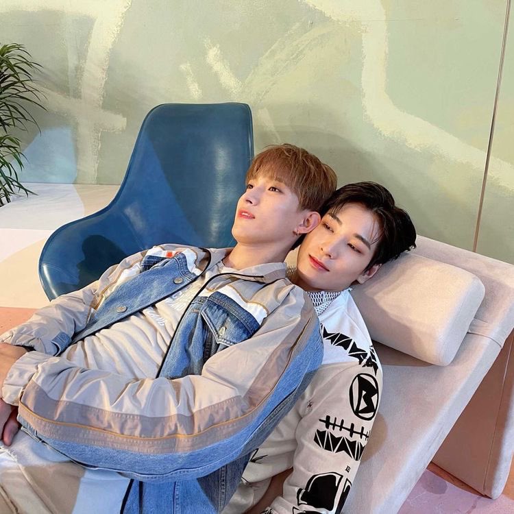 sunmoonfile's tweet photo. i talk abt these pictures a lot but :( 
#원우 #도겸 https://t.co/7aiXxuEWDa