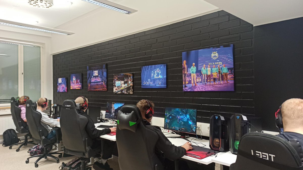 Wow! What is it? Gaming Lab is fully reserved for today? What a great surprise for us! We are having a lot of fun all together😃 #hamk #esportsfi #valkeakoski