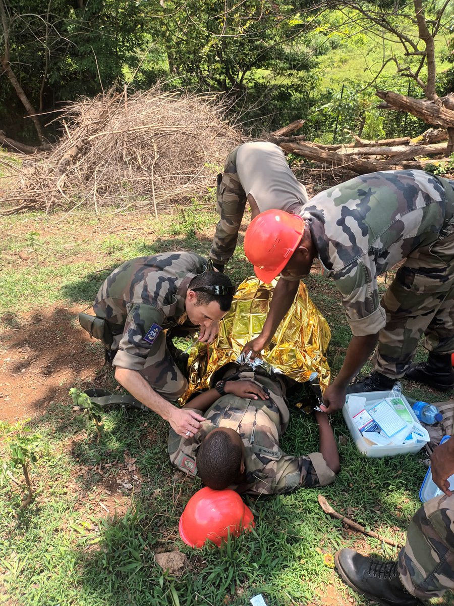 RsmaMayotte's tweet photo. #cyclonex I Du 7 au 9 novembre, le @RsmaMayotte conduit son exercice de préparation à la période cyclonique avec, cette année, pour objectif de renforcer les liens avec d’autres acteurs tels que le SDIS 976, la Croix Rouge française, le DLEM et la Préfecture de Mayotte. https://t.co/5MebQD07Oh
