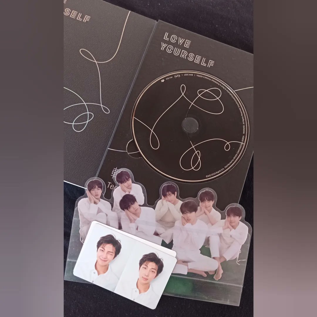 armysbhs's tweet photo. BTS Álbum Love Yourself TEAR Ver. R disponível a pronta entrega 😍✅

#bts #jimin #jungkook #bangtanboys #minyoongi #v #parkjimin #suga #jhope #jeonjungkook #jin #taehyung #kimseokjin #army #kimnamjoon #kimtaehyung #kpop #rm #junghoseok #kookie #btsarmy #bangtan #vbts https://t.co/tzYdt1yXYP