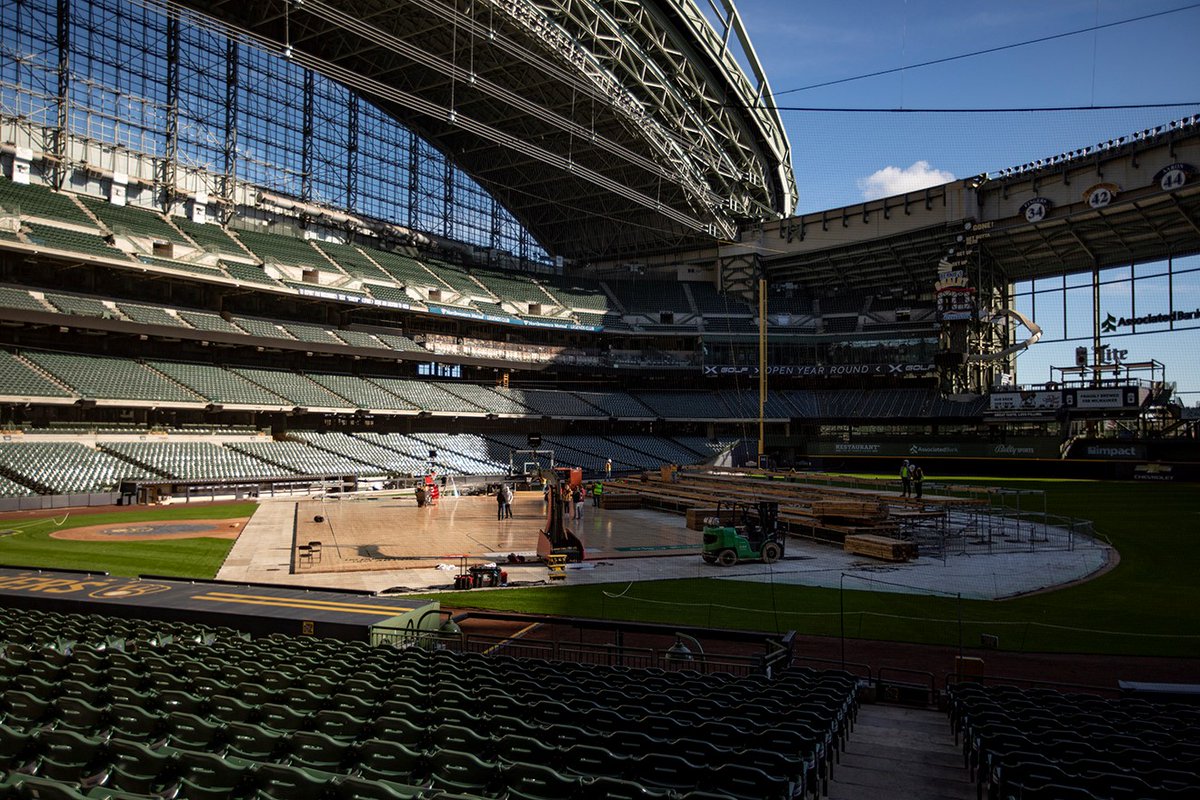 Badger 'Ball at <a href="/Brewers/">Milwaukee Brewers</a> ballpark 😍

"Brew City Battle" is Friday in Milwaukee. Secure your seat, come tailgate and cheer on the Badgers at American Family Field!

🎟 go.wisc.edu/6cqtie