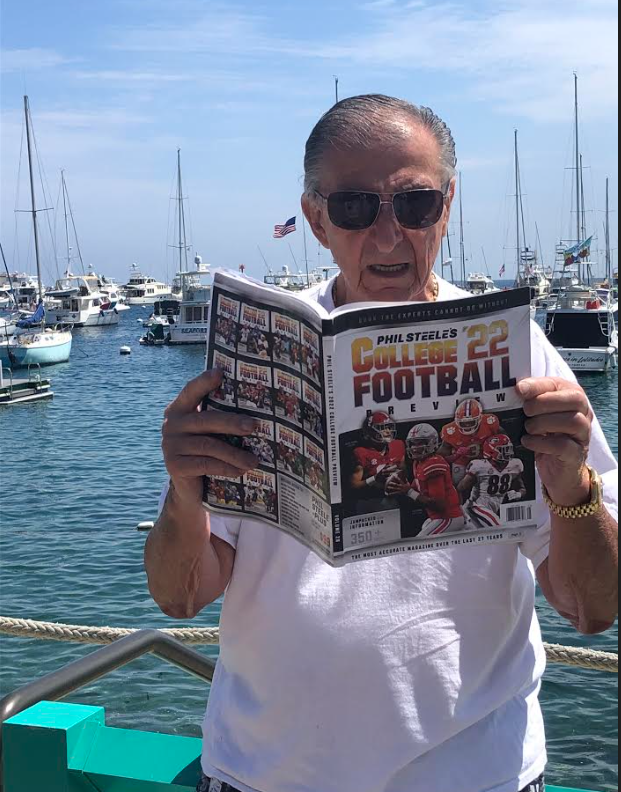 CoachHarveyHyde's tweet photo. My #TwelvePack @CFBPlayoff
presented @LABowlGame
1)@GeorgiaFootball
2)@OhioStateFB
3)@Vol_Football
4)@UMichFootball
5)@oregonfootball
6)@LSUfootball
7)@AlabamaFTBL
8)@OleMissFB
9)@TCUFootball
10)@PennStateFball
11)@UCLAFootball
12)@Utah_Football @uscfb
TY @philsteele042 https://t.co/GUU0G4U9GK