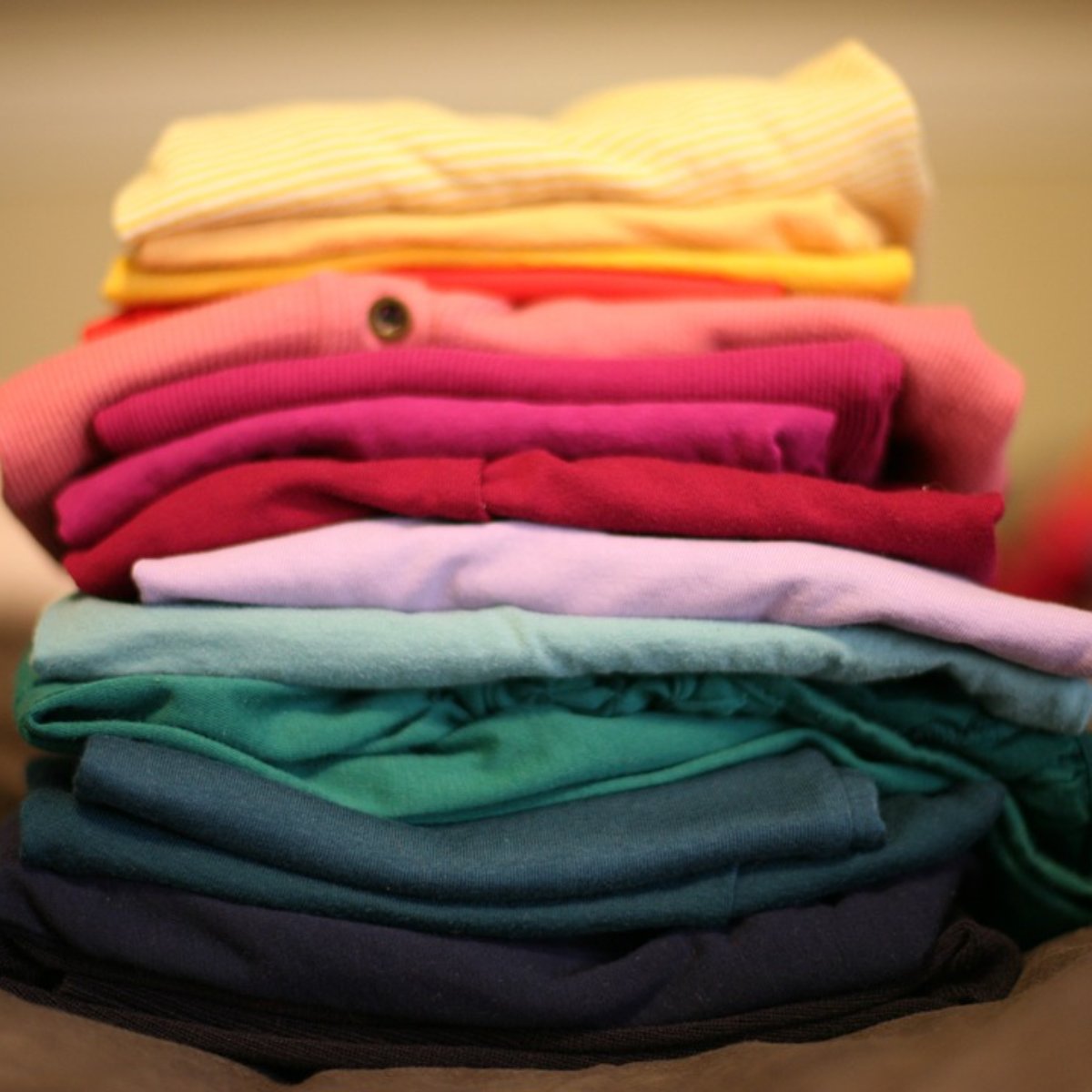 expresslaundry's tweet photo. To keep colors from bleeding, make sure you wash them in cool water. https://t.co/vz6GplWyFN
