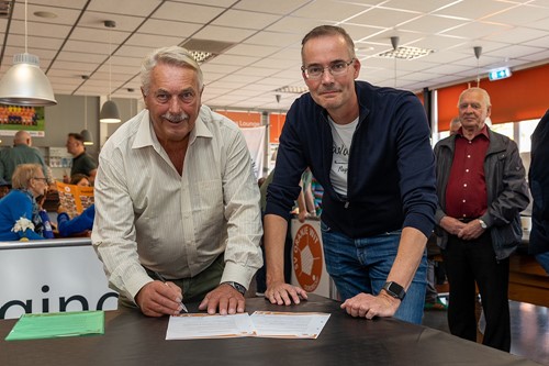 FlanQAcc's tweet photo. FlanQ Gouden Sponsor sv Oranje Wit #sponsor https://t.co/Op4Ld4rYti https://t.co/AozqxJAMgX
