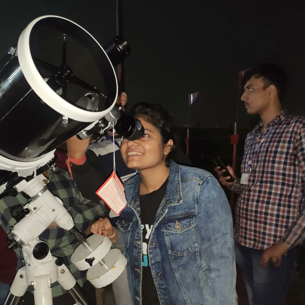 astro_roxy's tweet photo. Views from today's Blood Moon 🤩

The event was organised by members of UPAAC (Uttar Pradesh Amateurs Astronomy Club)

#lunareclipse #astronomy #lucknow @asipoec https://t.co/xghu2Asq76