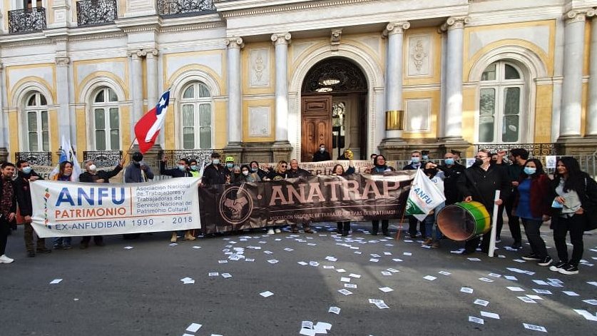 ccu_federacion's tweet photo. Chile. Las y los trabajadores de Patrimonio Cultural en paro por falta de presupuesto e incumplimiento de acuerdos: Sólo un pueblo culto pueder ser libre https://t.co/TxTwCPg7cO https://t.co/LTZeI7vRJ7