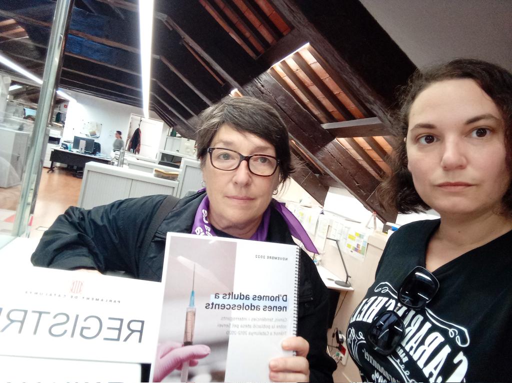 📢📢Hoy hemos registrado en el @parlamentcat nuestro informe 'De hombres adultos a niñas adolescentes: cambios tendencias e interrogantes sobre la población atendida por el Servei Trànsit en Cataluña' Exigimos que se investigue #LaCaraOcultaDeTransit Hilo con los resultados 👇