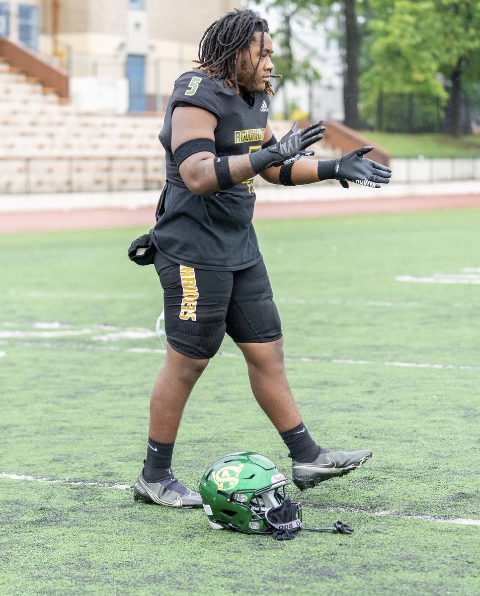 Tahir Davies
<a href="/tahirdavies5/">Blink</a>
Class of 2024
5’11ft 220lbs 
LB,DE &amp; RB
hudl.com/v/2JeRM0