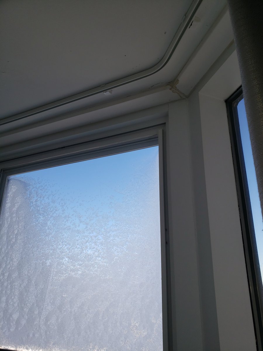 DiamondHInspect's tweet photo. 27 stories up and I'm drawn to the ice on the windows and the water stains above the window. https://t.co/Hr2KKWRW40