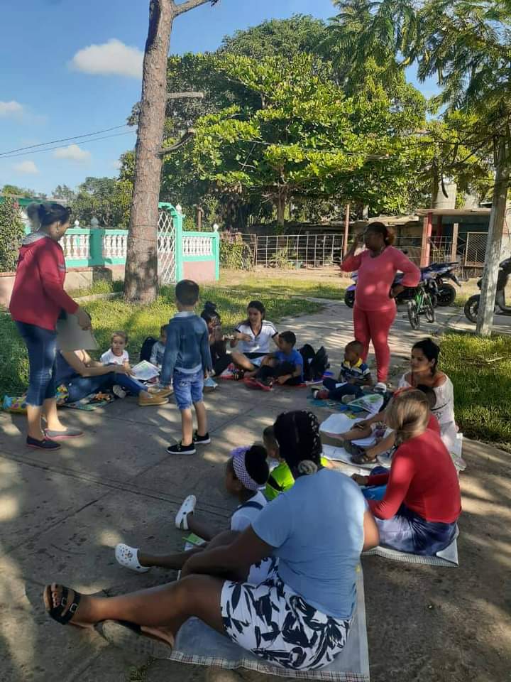 YanayNunez's tweet photo. El Combinado Deportivo La Piscina  realizando excelentes actividades Deportivas Recreativas en saludo al Aniversario del Día de la Cultura Física y Deporte con el Programa Educa a Tu Hijo. #CubaEsDeporte #CubaViveYTrabaja #CubaPorLaPaz
@CAMSanCristobal 
#Artemisa https://t.co/iRfoiZoDrV