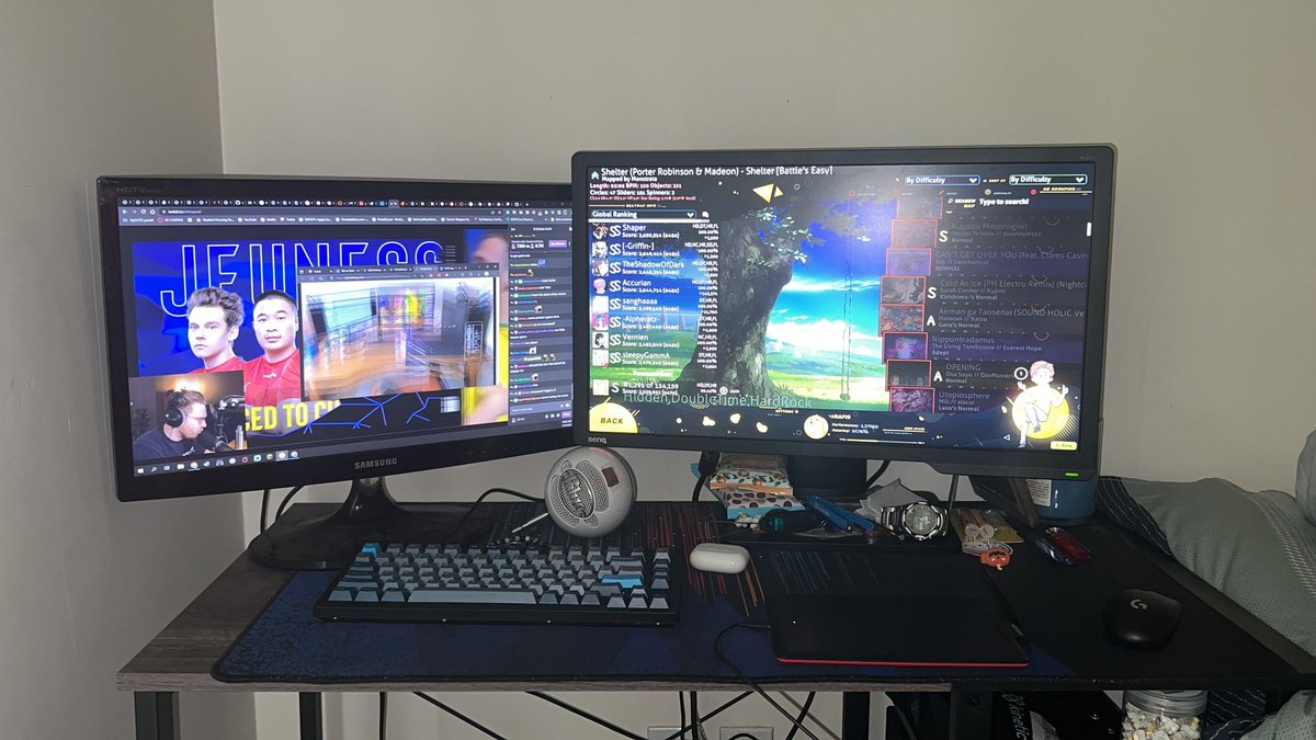 RwHarrison5's tweet photo. #ohnepixelsetup university setup ✋
Yes my mic arm broke. https://t.co/zExDFgT0JA
