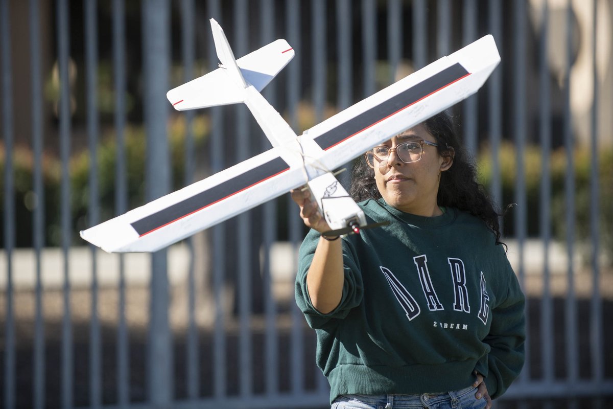 cppengineering's tweet image. Broncos take their planes flight testing in ARO 1011, Introduction to Aeronautics and Air Propulsion Laboratory.