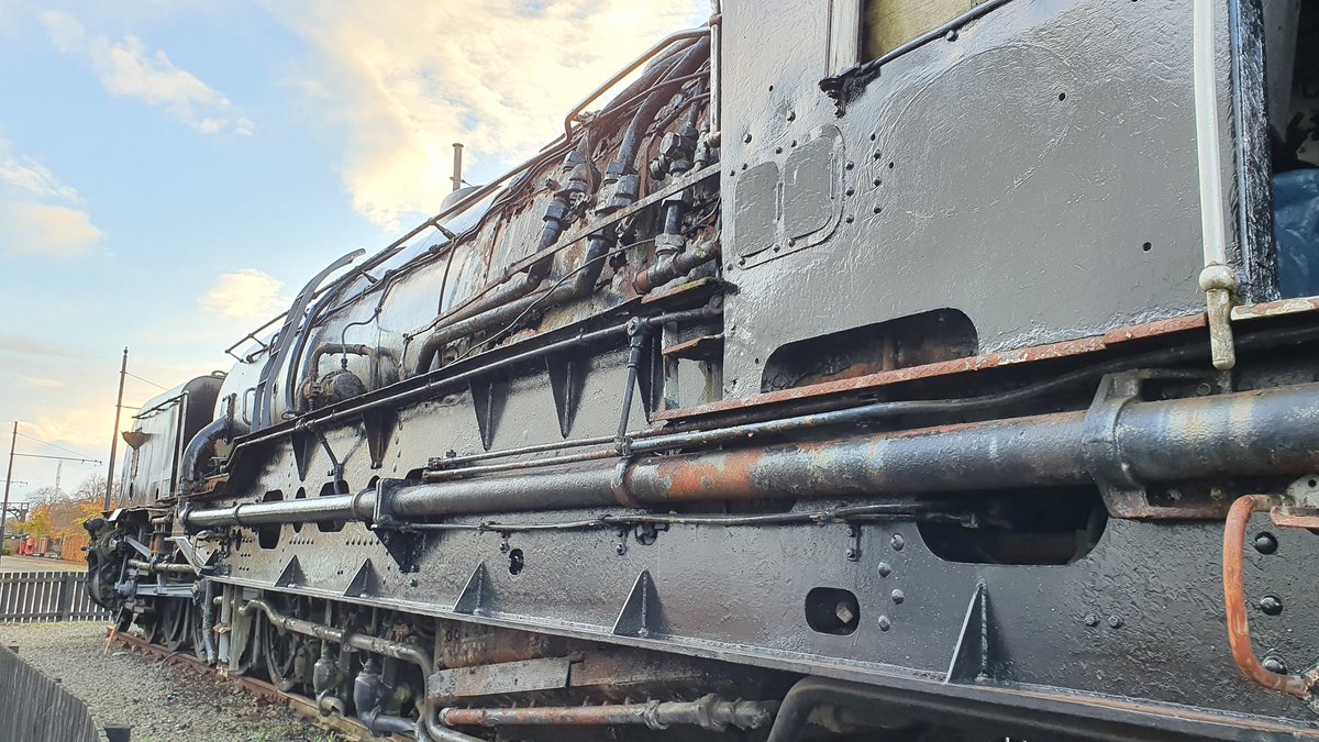 GoIndustScot's tweet image. Very happy to be spending the next few days with this lovely gang of @GoIndustScot museums people @SummerleeMuseum getting trained up on caring for large industrial objects by our guru @jimatstninians
😁