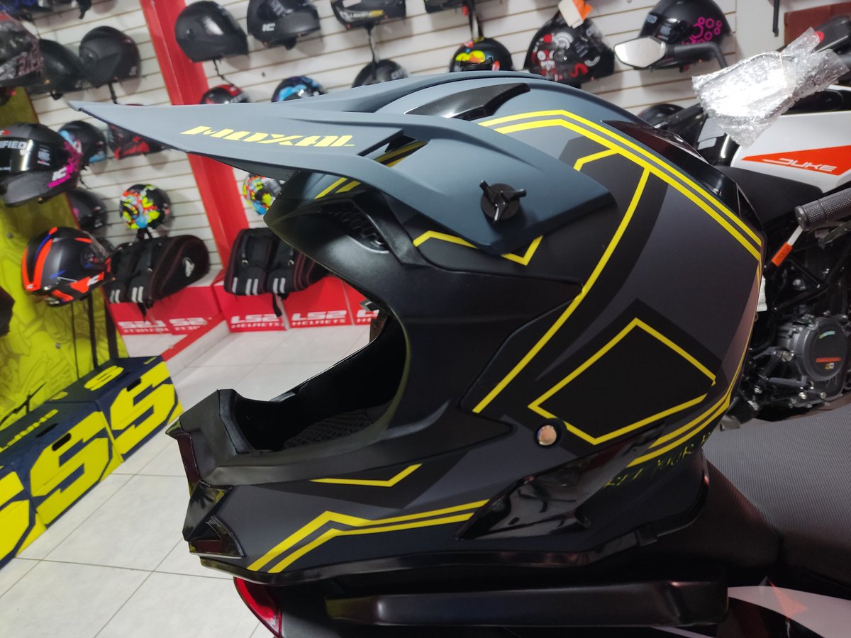 ElClubEmpieza's tweet image. Encuentra en #TiendaBliss cascos Cross #Moxal 🚩Estamos en la Cuero y Caicedo Oe1-76 y Av 10 de Agosto. #Quito #Ecuador #TallerMotos 🏍️🛠️
