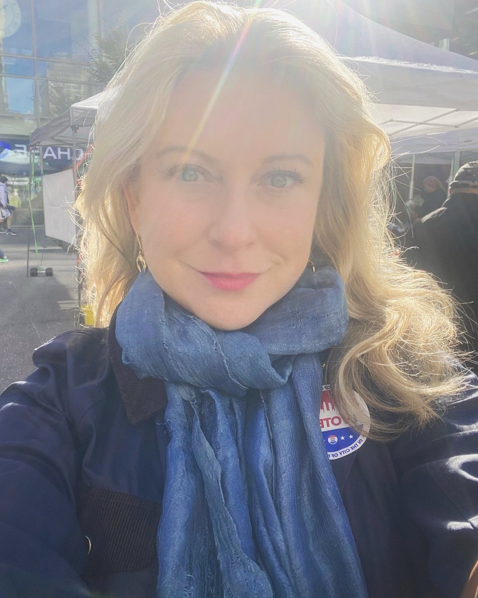 laurabrounstein's tweet photo. Have you voted yet?? Doooooo it!
#glowofdemocracyfilter #vote #defendthefuture https://t.co/Jv627ZeCc7
