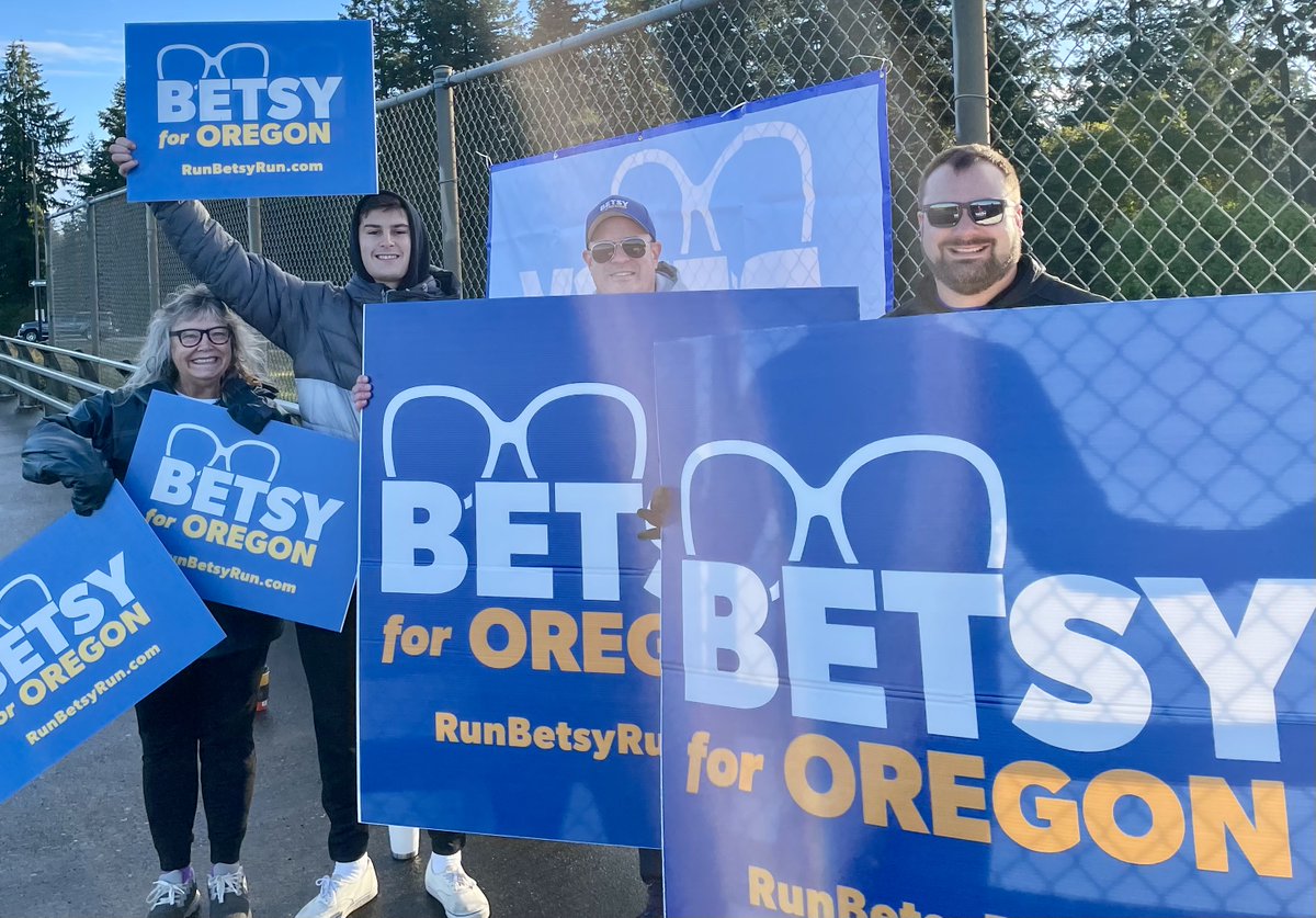 senbetsyjohnson's tweet photo. It’s Election Day!! Our Betsy Brigade members spent the morning waving signs to commuters in Washington and Clackamas Counties. If you haven’t already, don’t forget to drop off your ballot today! https://t.co/yXboGx5IHi