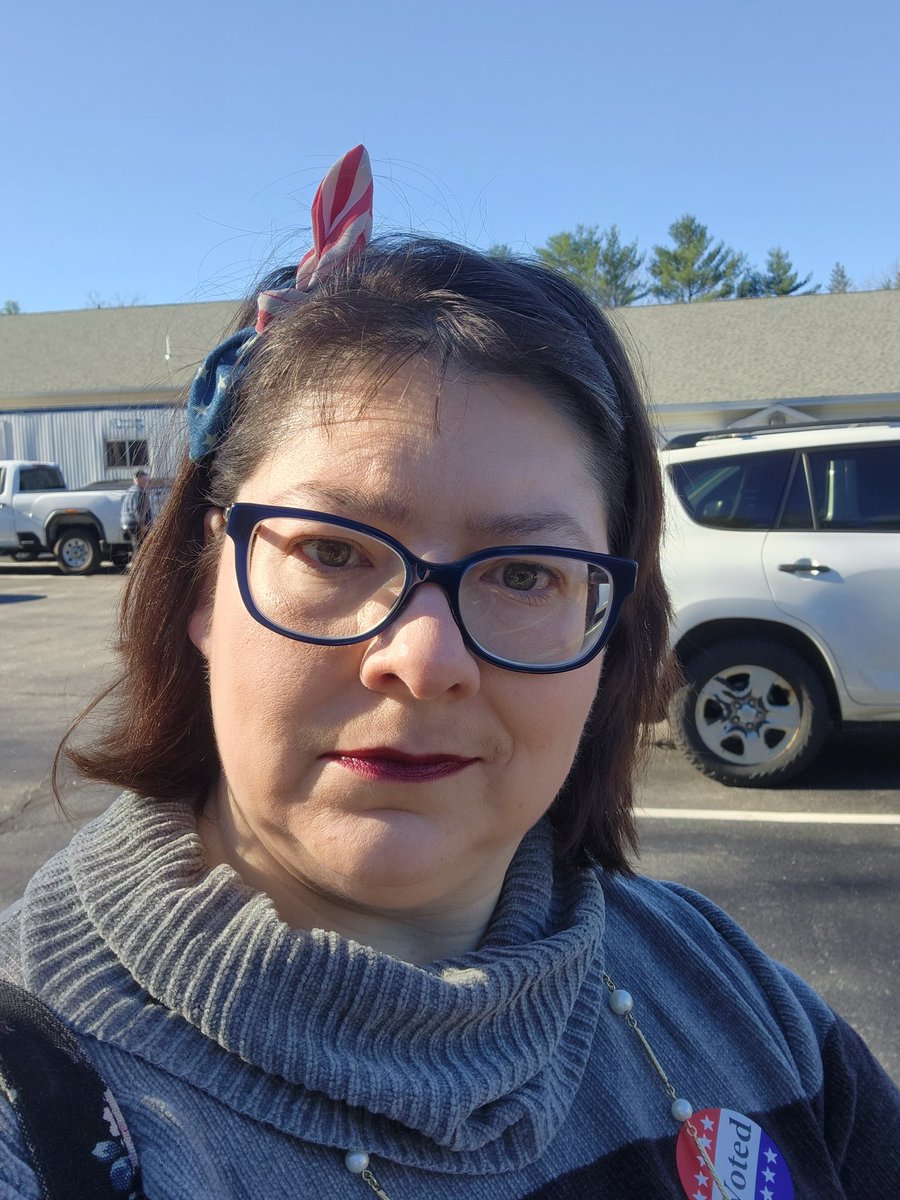 sabsmama's tweet photo. 1st time I've ever had to stand in line for my ballot at 10am. In rural Maine, with a name near the bottom of the alphabet, that is very impressive. Big turnout for the governor's race! #Midterms2022 #MidTermsElections #2022Election #MEpolitics https://t.co/NcgFD7QJua