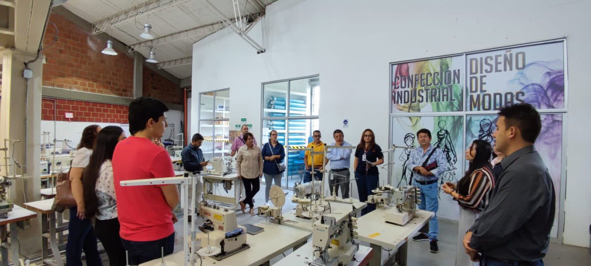 aagomezr's tweet photo. Nos reunimos con empresarios de confecciones y @QuindioGob en las instalaciones del #CDTCI conociendo los talleres, instructores y nuestros aprendices con el fin de articular acciones que nos permitan dar respuesta a las necesidades del sector @SENAQuindio @SENAComunica https://t.co/iFTK8Y7uNY