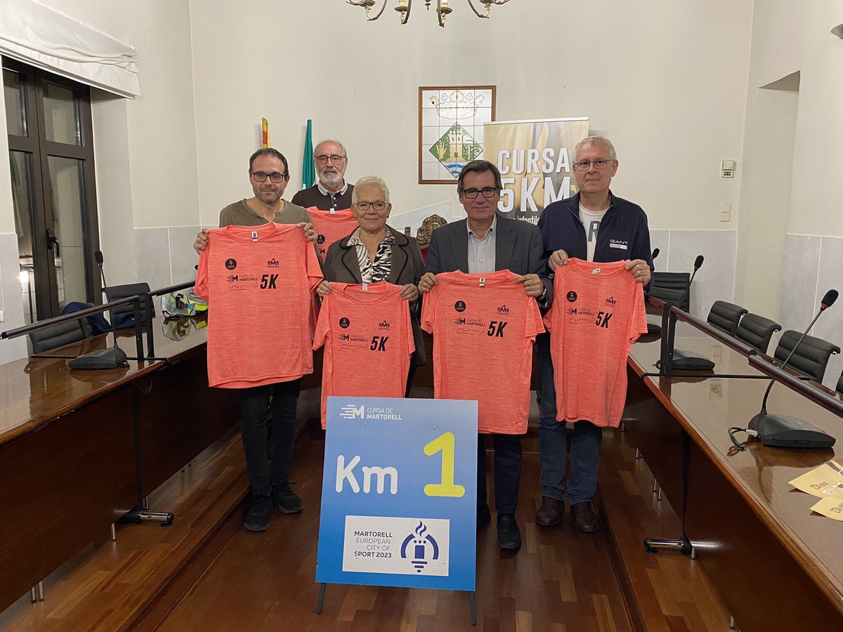xavifono's tweet photo. Aquesta tarda hem presentat la 23a edició de la Cursa de Martorell, que se celebrarà el pròxim 20 de novembre i comptarà amb 5 km de recorregut per als adults i tres modalitats de cursa per a infants.
Gràcies al Martorell Atlètic Club per organitzar, https://t.co/ngJqlqH8KA