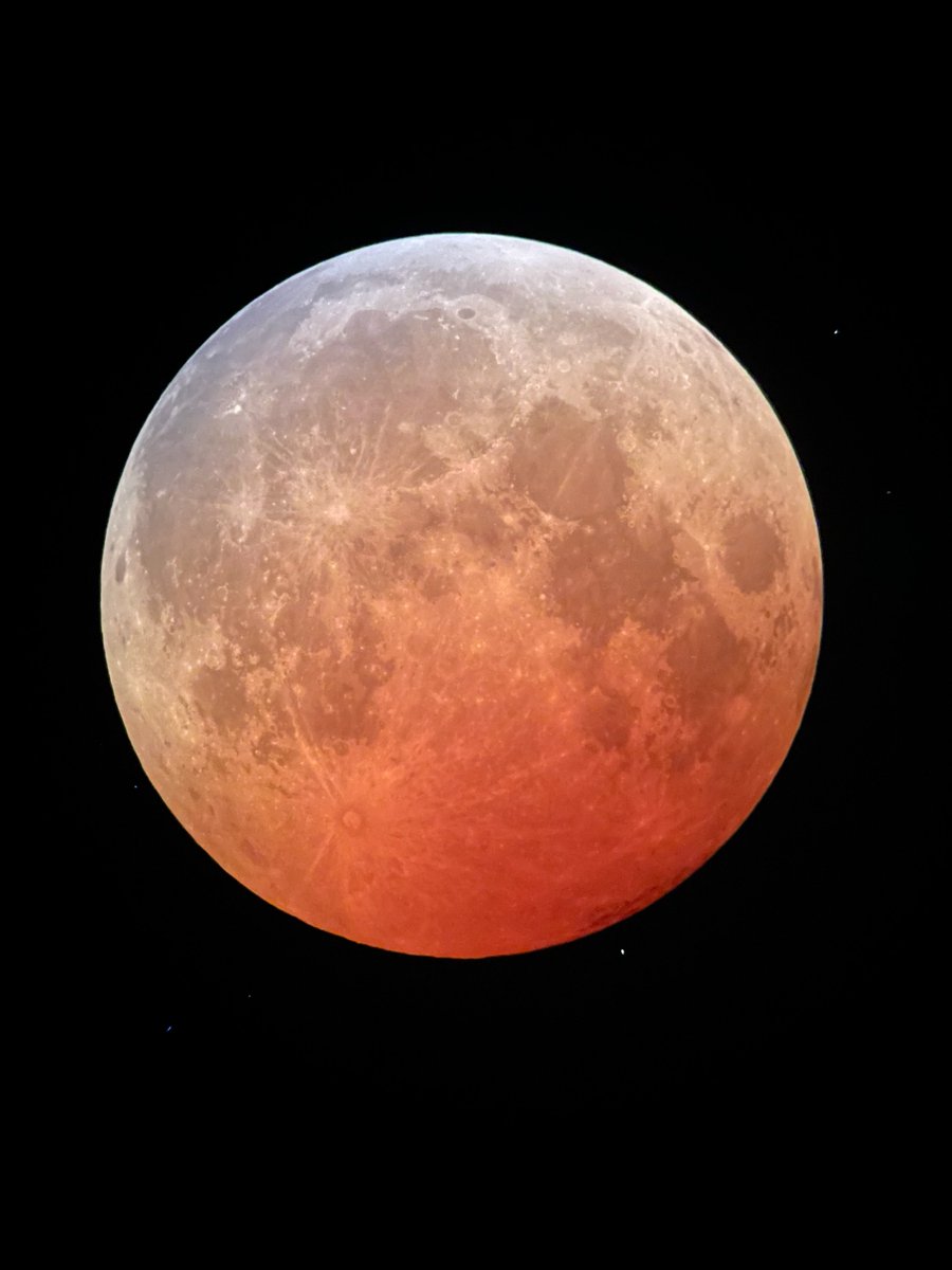 STUNNING photo of last night's #lunareclipse2022 shared with us by Stargazers of Hawaii.