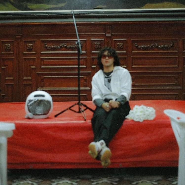 Finalmente estrenamos "Resplandor" ✨🖖 mi primer álbum de estudio🎶👨‍🚀

Disponible en todas las plataformas digitales 

linktr.ee/soyluispicazo