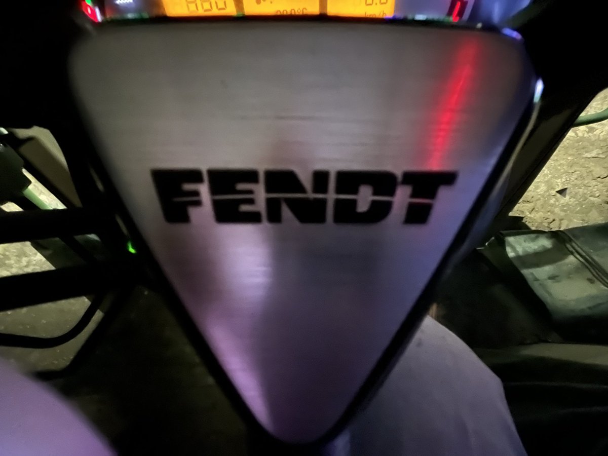 Zijn er nog mensen die genieten van werken met je favoriete merk😎? #genieten #Fendt