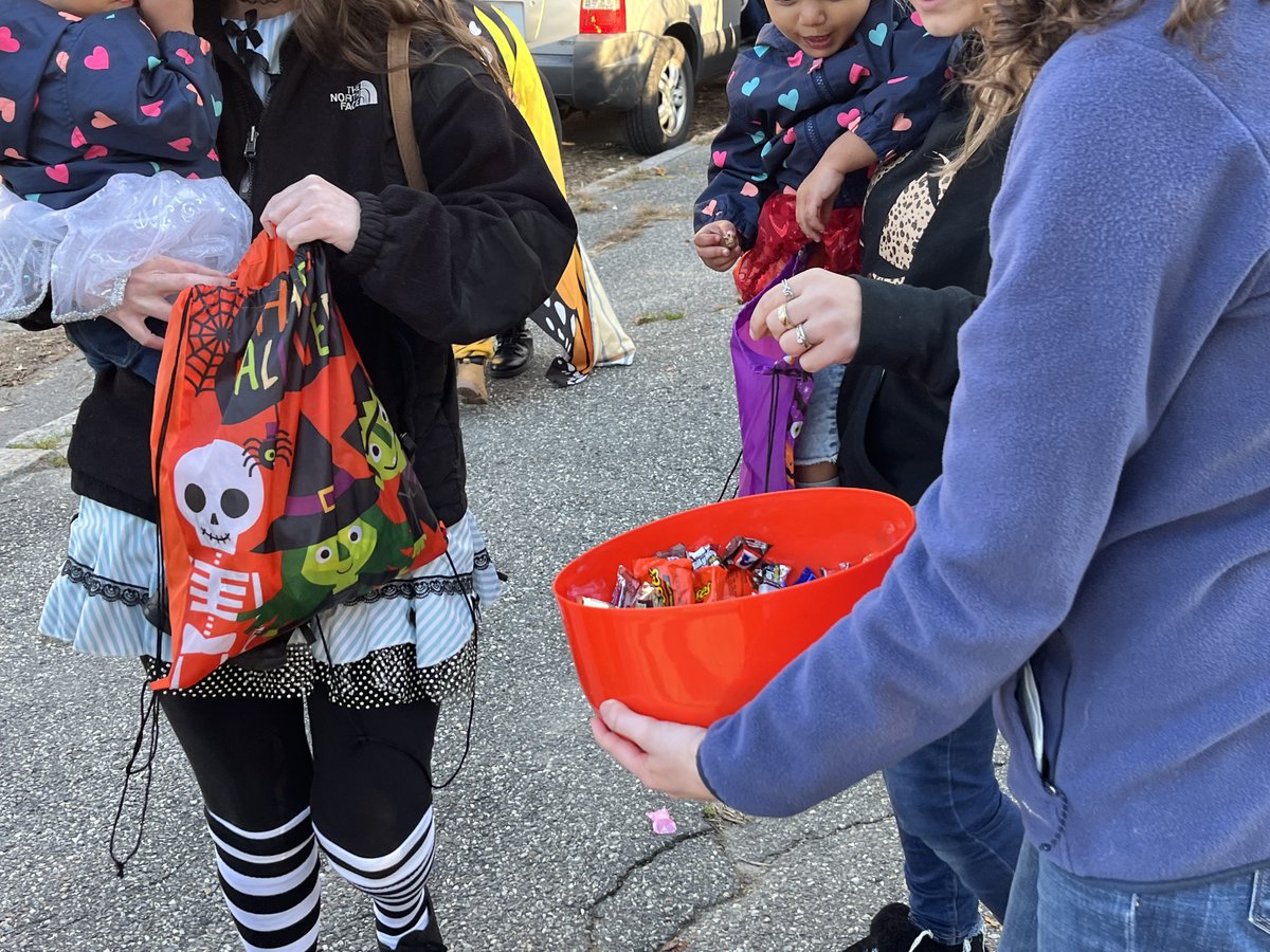 Our first costume party since the pandemic was such a success! Thank you to all of our volunteers, candy donors, and to everyone who participated in the celebration! The Main South CDC is so grateful to see this tradition come back to life!