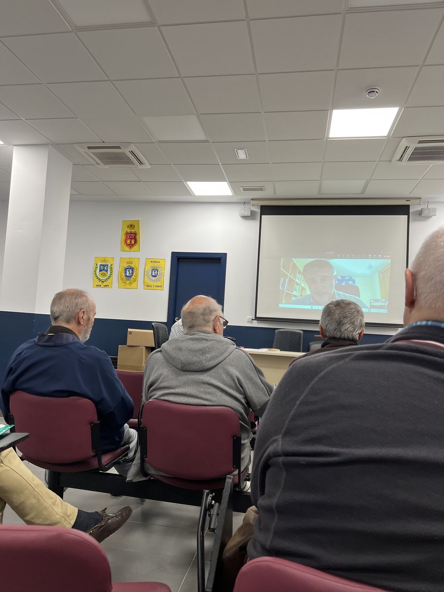 Nos hemos reunido con el intendente de <a href="/policiademadrid/">Policía Municipal de Madrid</a> de Fuencarral el Pardo.Hemos alertado de una situación que inquieta a las familias, acerca de los robos a menores en las zonas de el Metro de Palas de Rey. Es muy importante ante estas situaciones que se denuncie a <a href="/policia/">Policía Nacional</a>