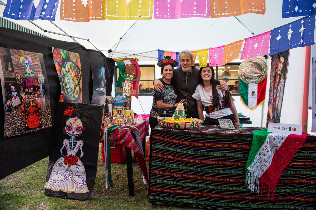 UtecGlobal's tweet photo. Fue un gusto poder contar con sus representaciones en los #stands, #platos y #vestidos #típicos, #organización, #música, #decoración, #juegos y #buenaonda que permitió disfrutar un lindo intercambio e integración de la #comunidad #educativa nacional e int. de UTEC y región. 
(👇 https://t.co/lop59Yx8qL