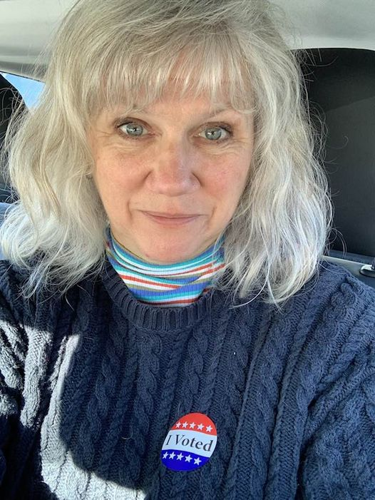 MotiffRj's tweet photo. @BeschlossDC Voted in Maine.  Nice long lines!!!!! https://t.co/0sPJRNG0Ar