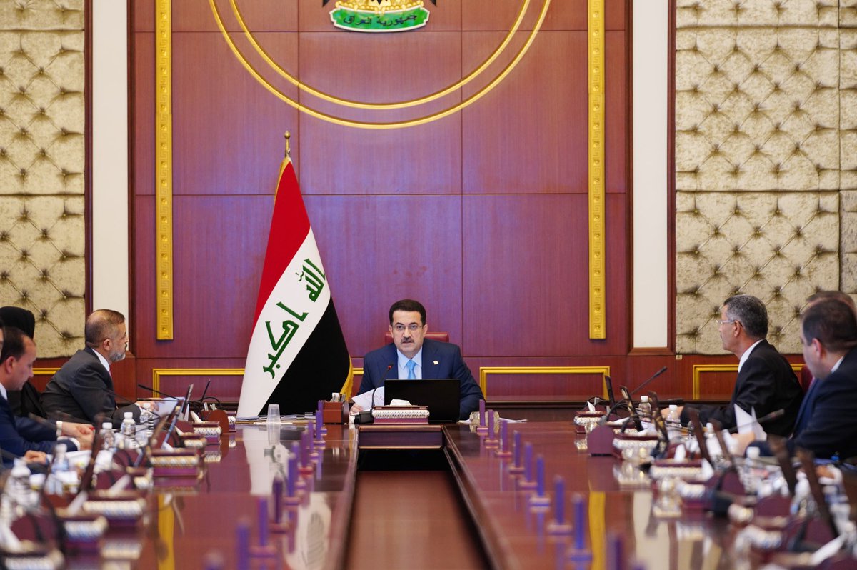 بشأن قرار مجلس الوزراء القاضي بتعيين حملة الشهادات العليا والخريجين الاوائل، البالغ عددهم اكثر من 74 ألفا ...  رئيس مجلس الوزراء <a href="/mohamedshia/">محمد شياع السوداني</a> يوجّه بالاستفادة من تخصصاتهم، وأن يكون توزيعهم بين الوزارات بشكل مهني وصحيح.