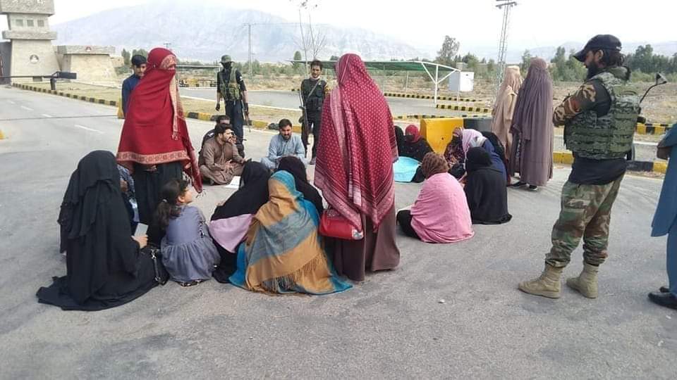TRIBALTHINKER's tweet photo. Every day,girls face barriers to education caused by poverty, cultural norms and practices,poor infrastructure,violence and fragility. But once they moved no body can stop them.Girls have to deserve an equal things as same as the boys in the field of education.
#promote_education https://t.co/Ga9F7jGPr8