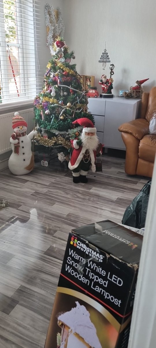 Toxicmusing's tweet photo. 24 years I've been the 1st in the Grove to put Xmas decs up, and now I can't help myself. I must always be the 1st!! ALWAYS. 😵‍💫 https://t.co/1sP13y9muK