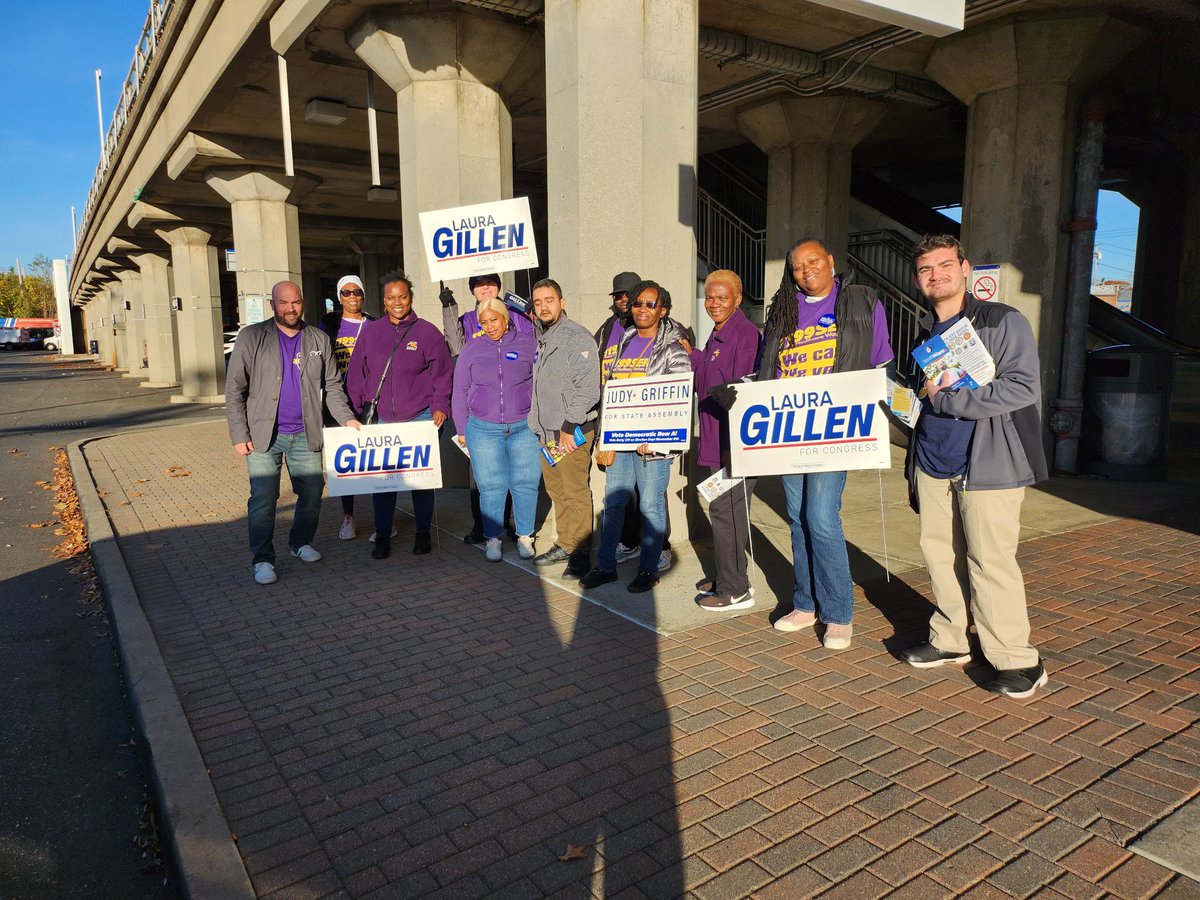 Our campaign is powered by and powered for the working class men and women of Long Island! <a href="/32BJSEIU/">32BJ SEIU /// #BuildingJustice 🧹✊🏽</a> #UnionStrong 
#VoteBlue #VoteBlueToSaveDemocracy