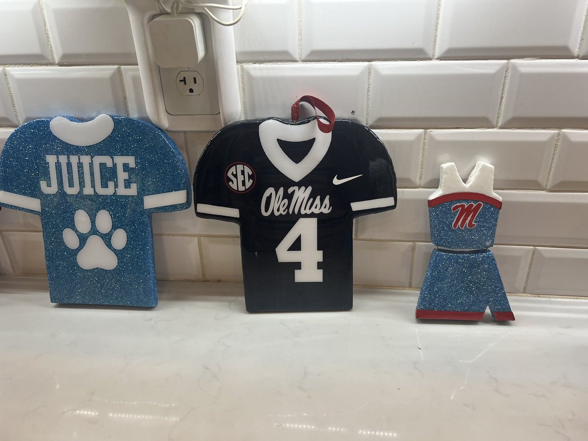 keciam1's tweet photo. New ornaments for my HOTTYTODDY tree this year! Two more of my favorites @JuiceKiffin @TeevaJudkins @qaj4_ @Lane_Kiffin https://t.co/Akz240tJYo