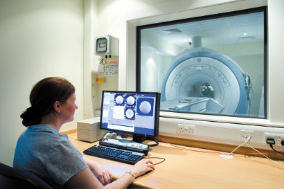 ConnectomeLab's tweet photo. Open clinical academic position here at Nottingham: 

Clinical Professorship in Neurology for clinicians working on multiple sclerosis, brain trauma, #Parkinson’s, #neuroimaging or  #neuromodulation incl. focused #ultrasound

https://t.co/2qZeC8mWCe

@FUSFoundation https://t.co/Sbhz4ub3T1