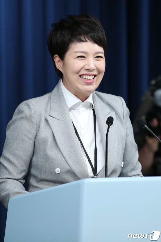 156명 희생자가
그들의 가족의 슬픔이.

우습냐? 씨발려나!