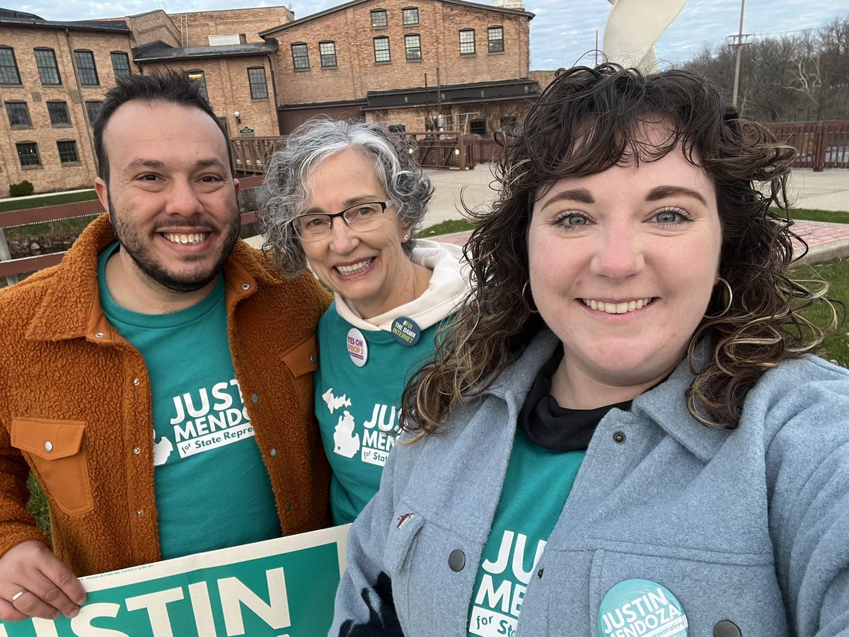 JustinDMendoza's tweet photo. Loved saying βhelloβ to voters this morning in #Plainwell with @AustinMarsman!
Itβs Election Day.
Did you cast your ballot yet?
#MIHD42 #Vote2022 https://t.co/XCti8jcKVX